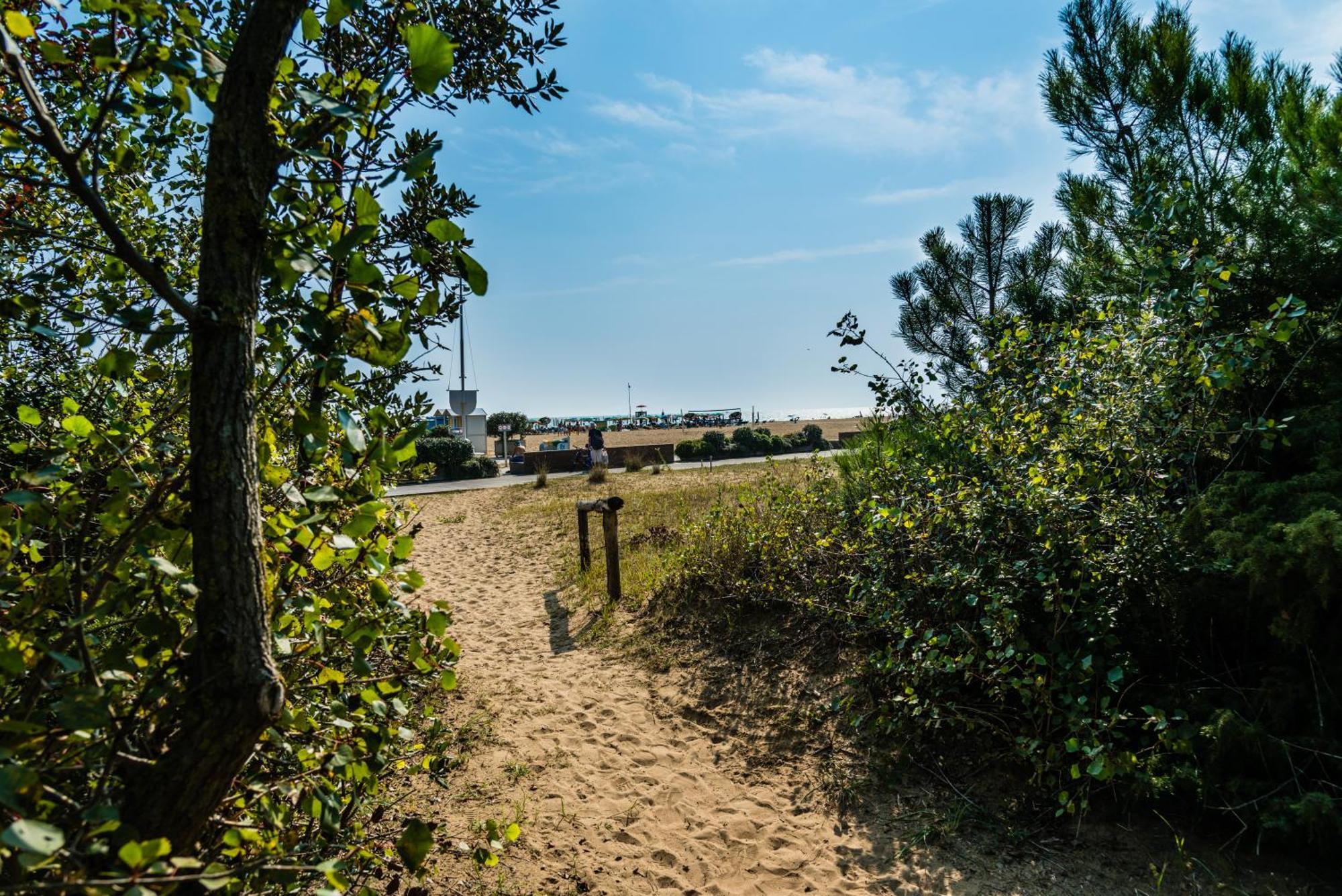 Appartamenti Tuia Bibione Exteriör bild